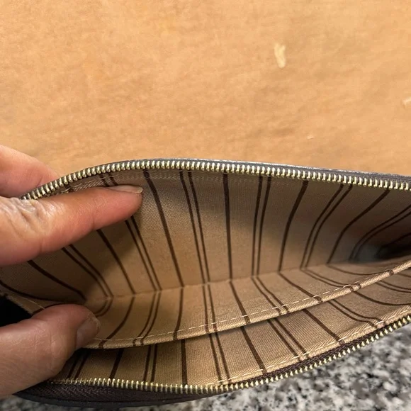 Louis Vuitton Brown and Tan Monogram Pouch Authentic - Picture 5 of 10